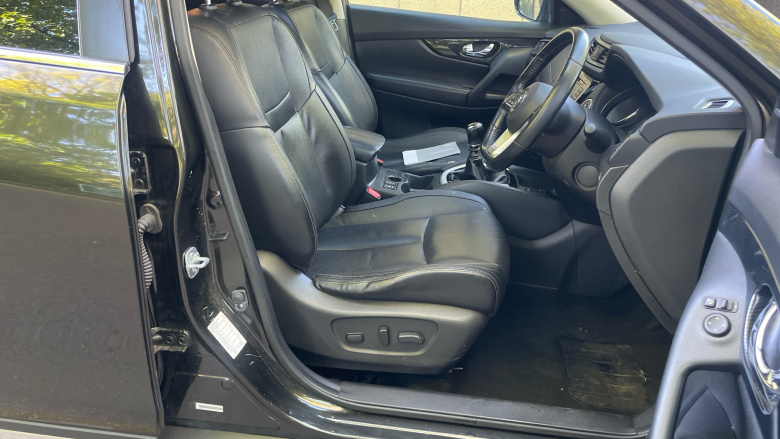 Nissan X-Trail 1.6 dCi Tekna 5dr Diesel Station Wagon